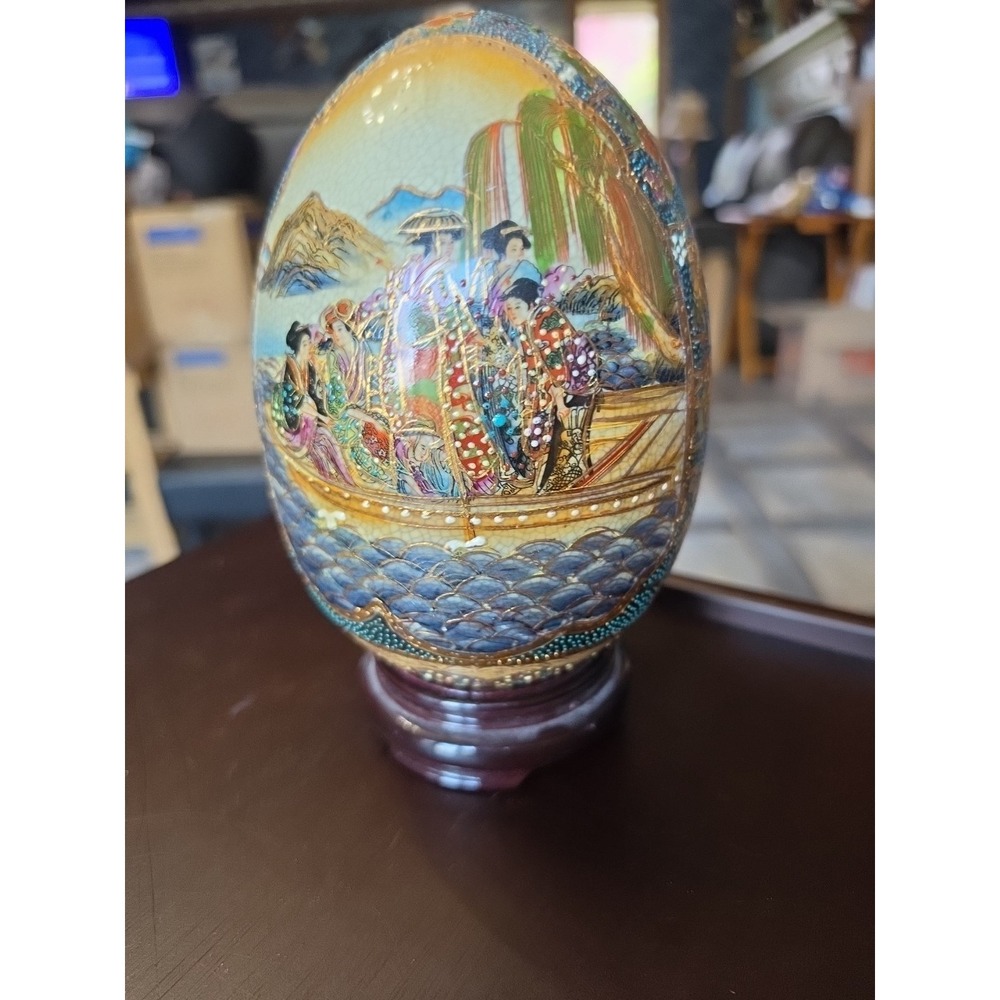 Vintage Royal Satsuma Hand-Painted Japanese Geisha Ceramic Egg w/ Wooden Stand